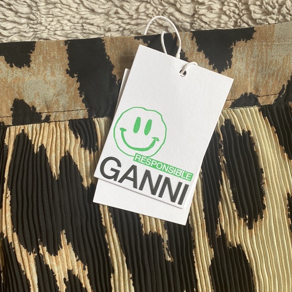 HOST’S PICK! Micro pleated leopard print maxi medi skirt - Picture 2 of 5